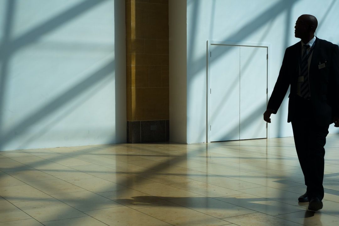 Connaissez-vous le ROSI ? Return on Security Investment. Bien que personne ne doute de la nécessité d'un budget de sécurité, les personnes sont toujours confrontées à la difficile tâche de prouver la valeur ajoutée des mesures mises en œuvre ou celles sur le point de l'être.